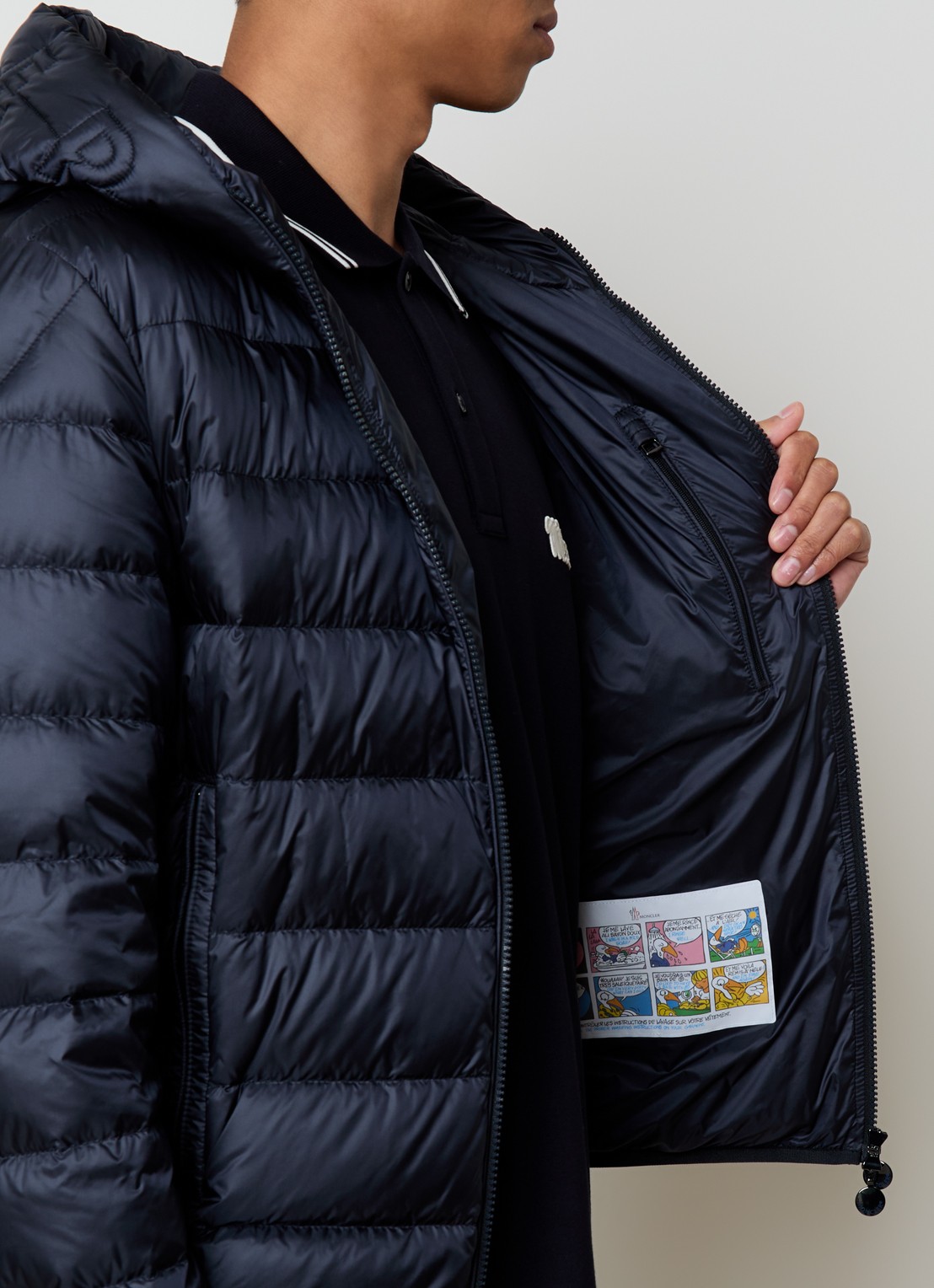 Moncler Najan puffer jack met donsvulling en ritszakken - detail 4 donkerblauw