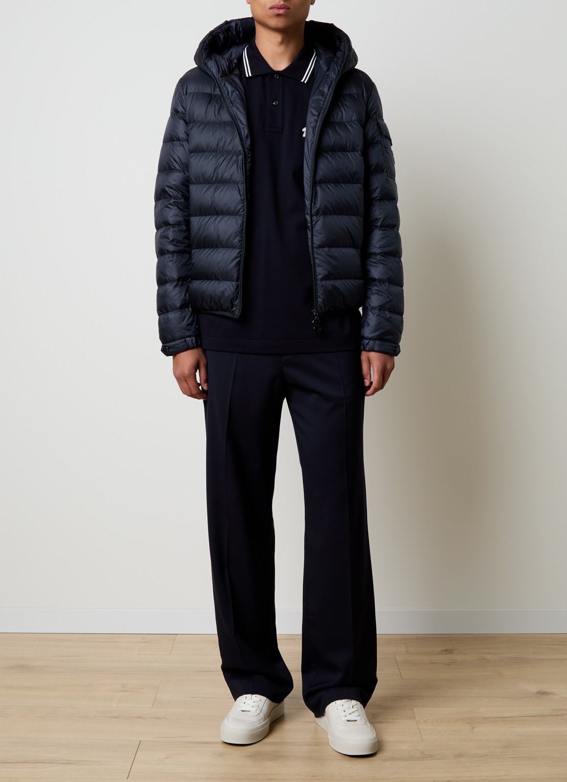 Moncler Najan puffer jack met donsvulling en ritszakken - voorkant 2 donkerblauw
