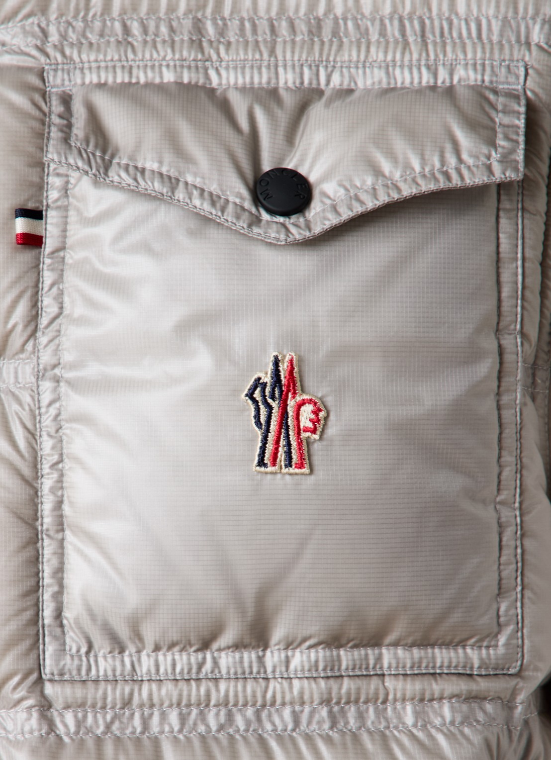 Moncler Nantu gewatteerde bodywarmer met donsvulling - detail 4 beige
