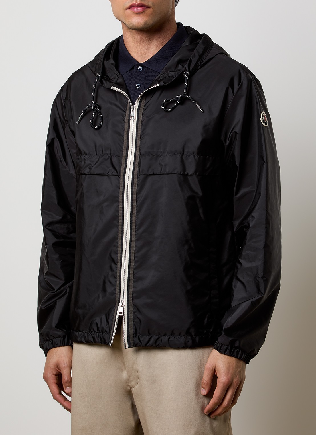 Moncler Nidge windjack met capuchon en steekzakken - detail 4 zwart