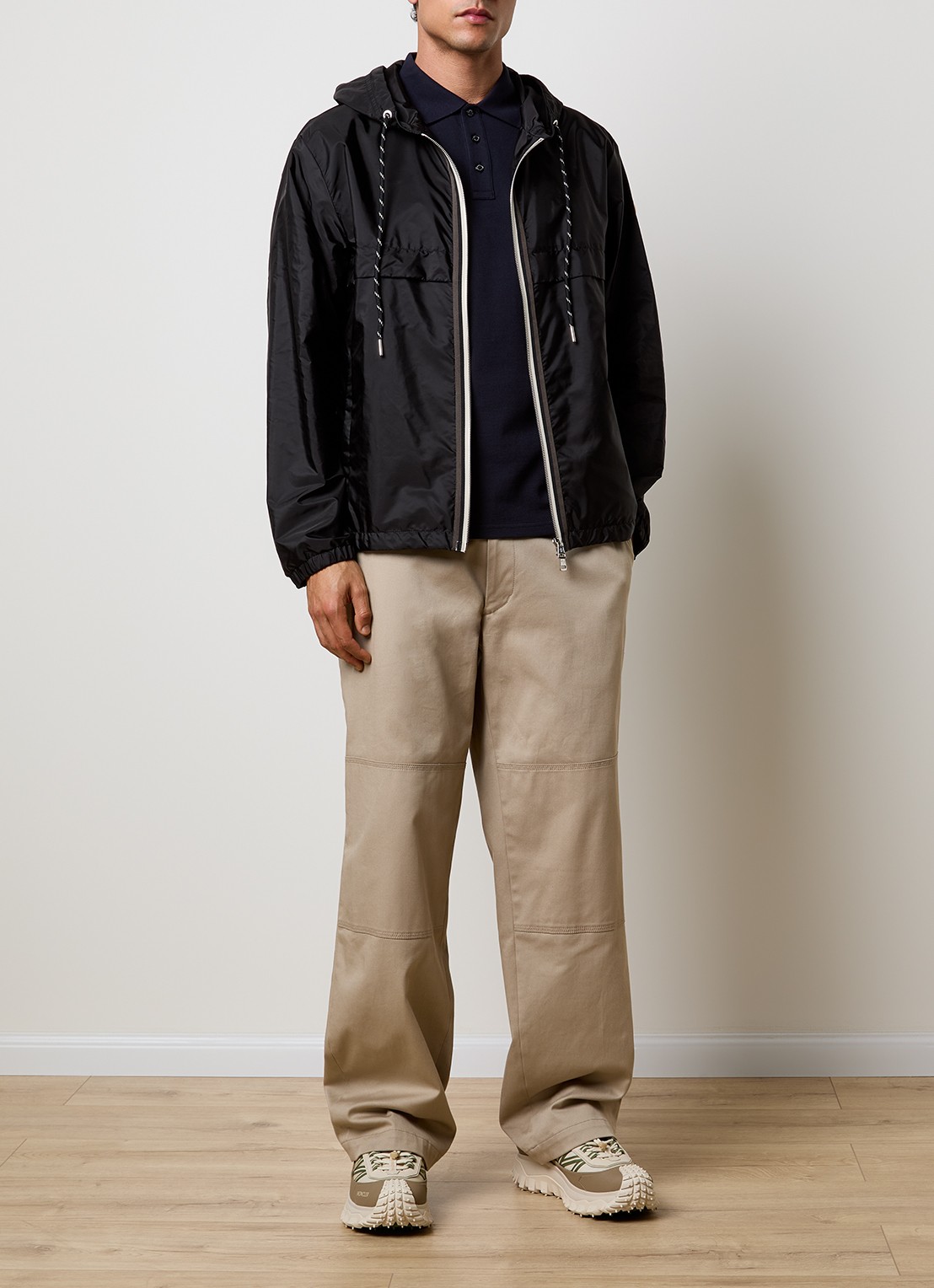 Moncler Nidge windjack met capuchon en steekzakken - voorkant 2 zwart