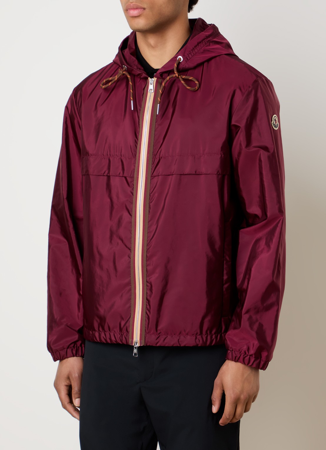 Moncler Nidge windjack met capuchon en steekzakken - detail 4 aubergine