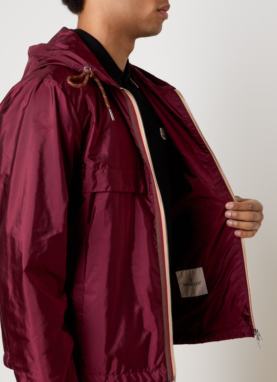 Moncler Nidge windjack met capuchon en steekzakken - detail 5 aubergine