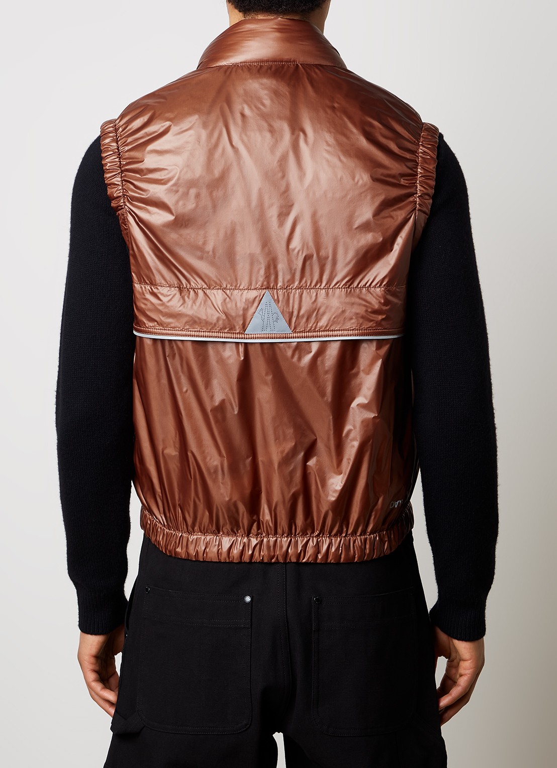 Moncler Ollon gewatteerde bodywarmer met donsvulling en logo - achterkant 4 roestbruin