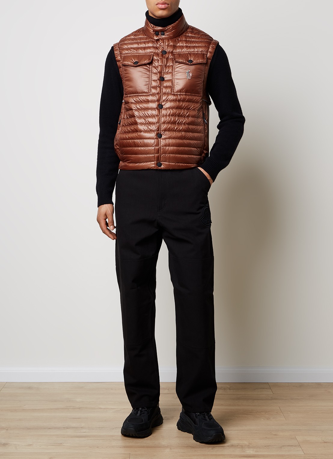 Moncler Ollon gewatteerde bodywarmer met donsvulling en logo - voorkant 6 roestbruin