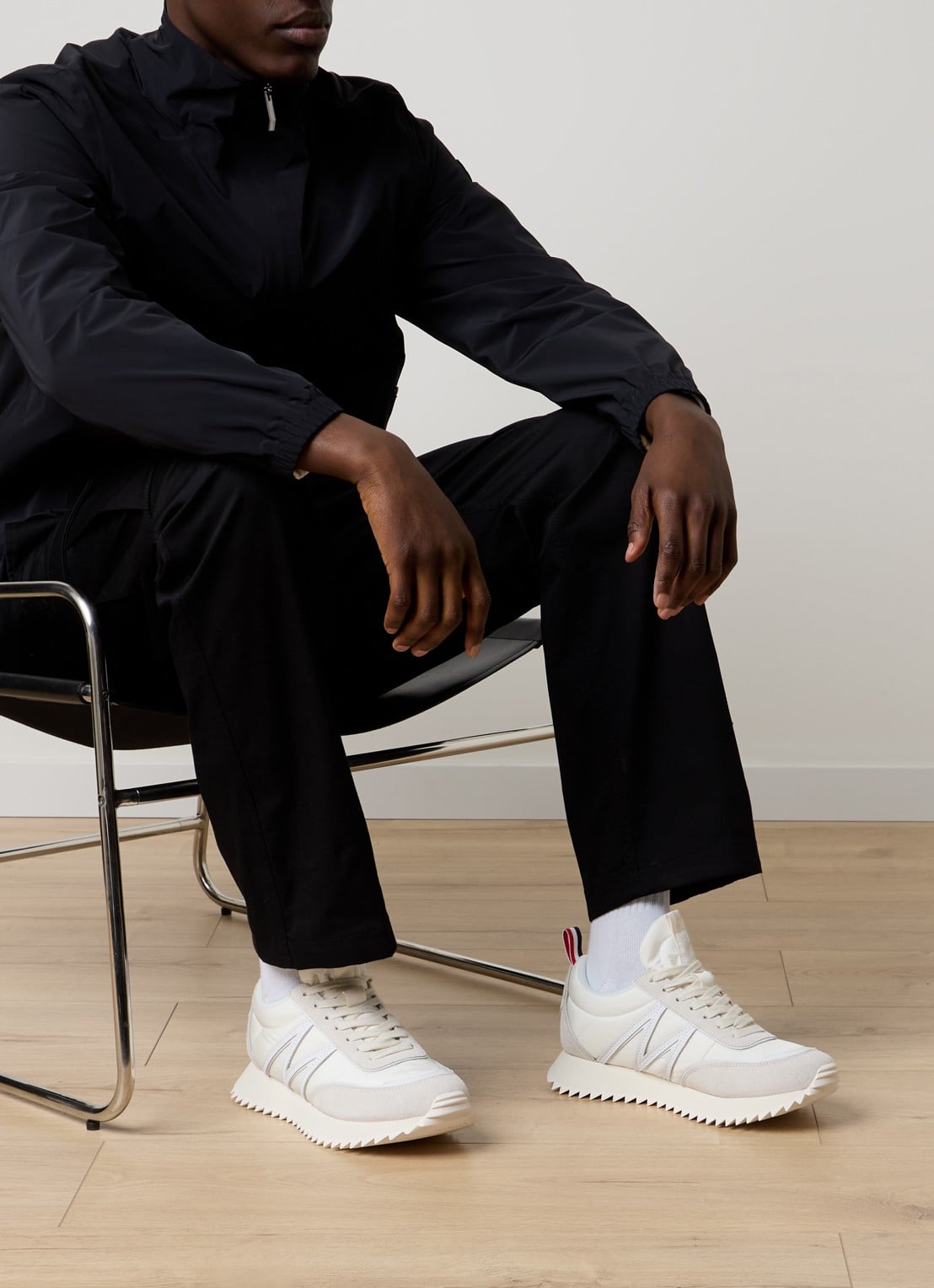 Moncler Pacey sneaker met suéde details - voorkant 7 wit