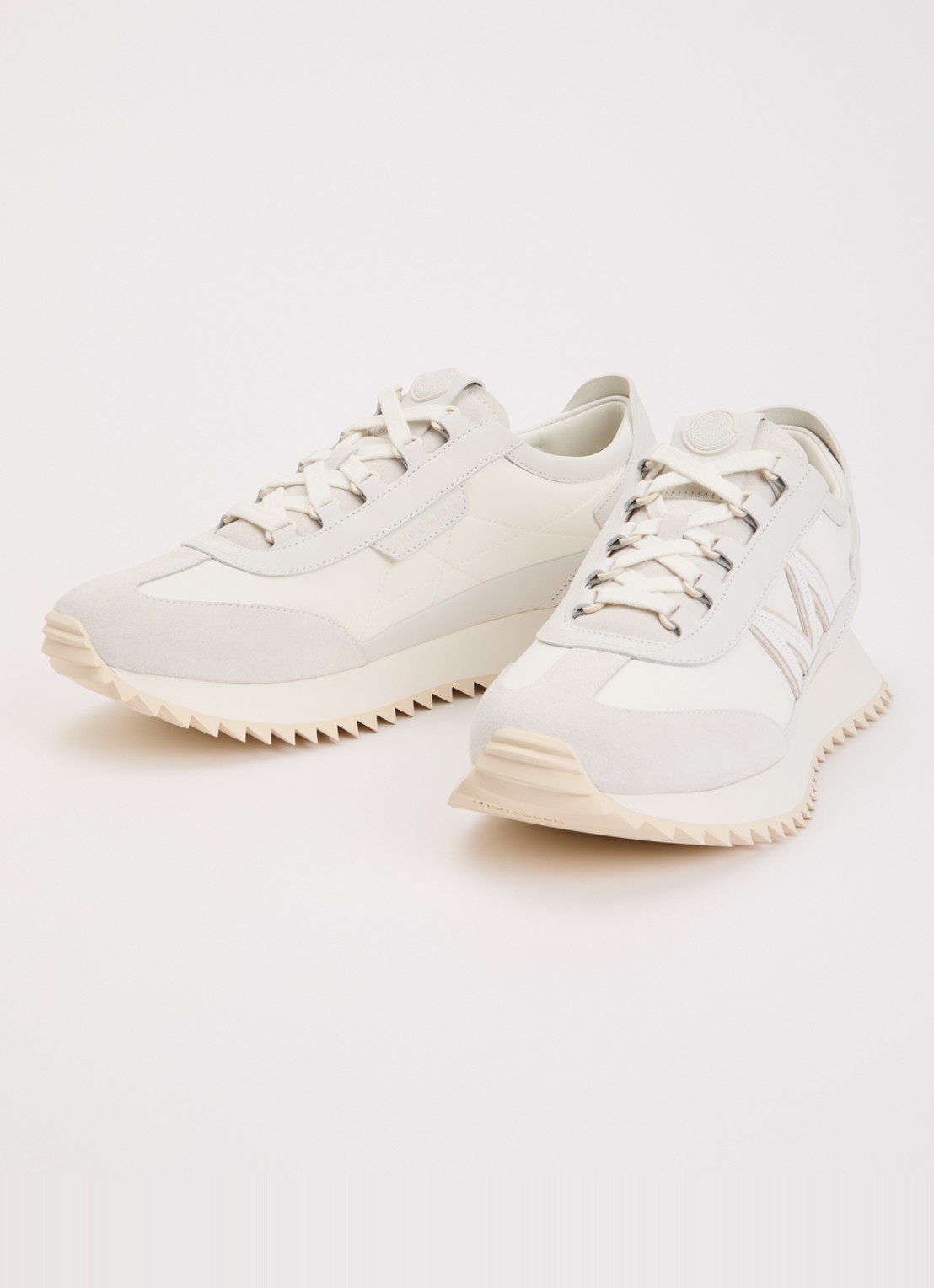 Moncler Pacey2 sneaker met suède details en logo - detail 4 gebroken wit