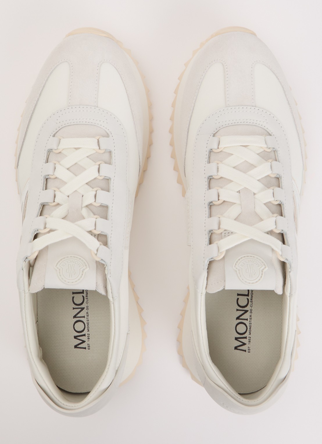 Moncler Pacey2 sneaker met suède details en logo - detail 5 gebroken wit