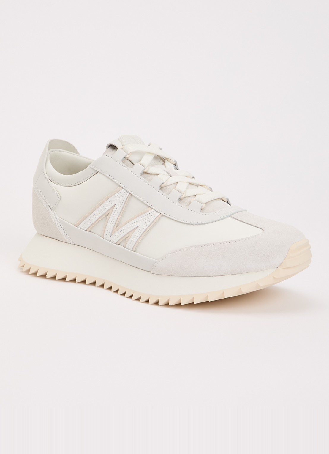 Moncler Pacey2 sneaker met suède details en logo - voorkant 2 gebroken wit
