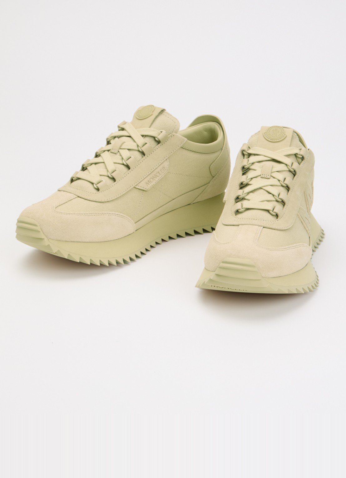 Moncler Pacey2 sneaker met suède details en logo - detail 4 gebroken wit