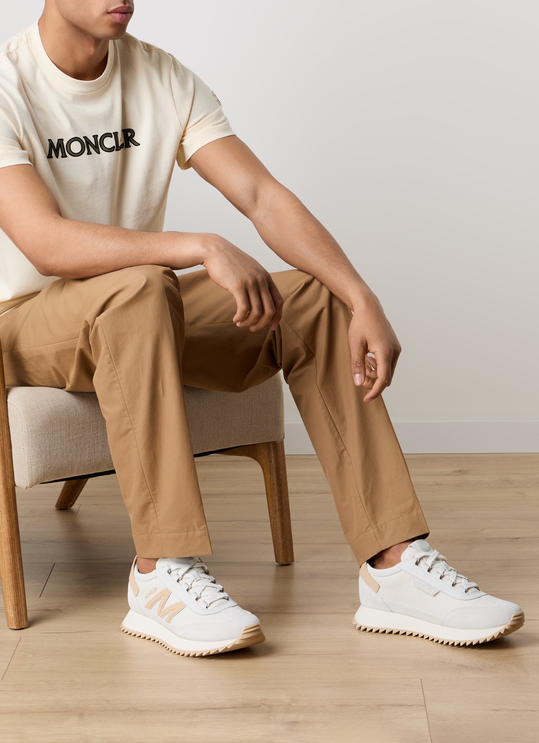 Moncler Pacey2 sneaker met suède details en logo - voorkant 3 wit