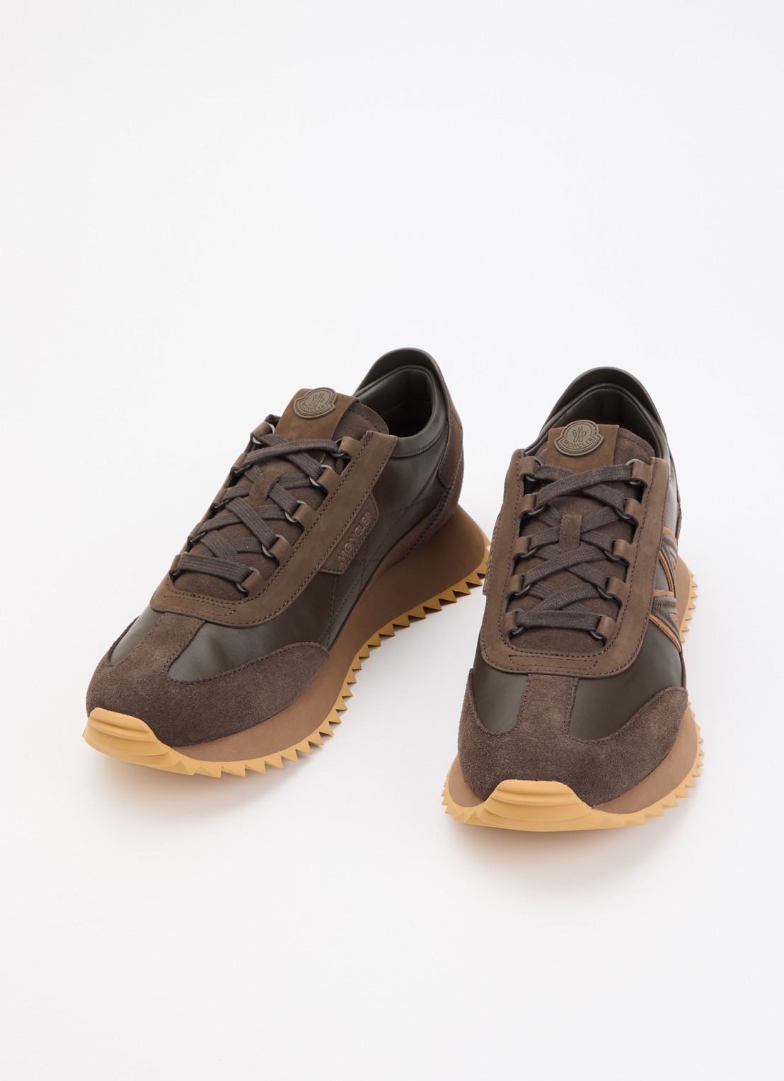 Moncler Pacey2 sneaker van nubuckleer en details van suède - detail 2 bruin