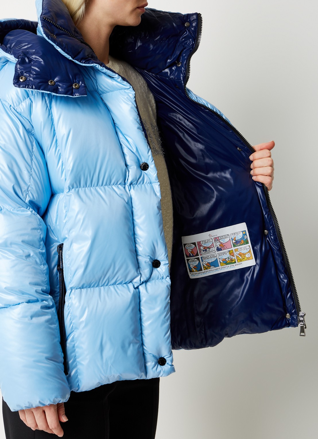 Moncler Parana puffer jack met donsvulling en afneembare capuchon - detail 4 lichtblauw
