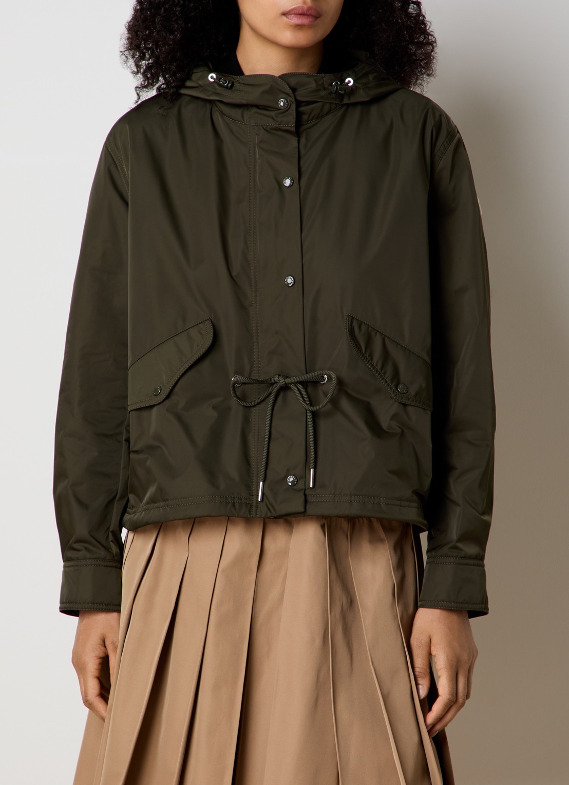 Moncler Parka met capuchon en trekkoord - detail olijfgroen