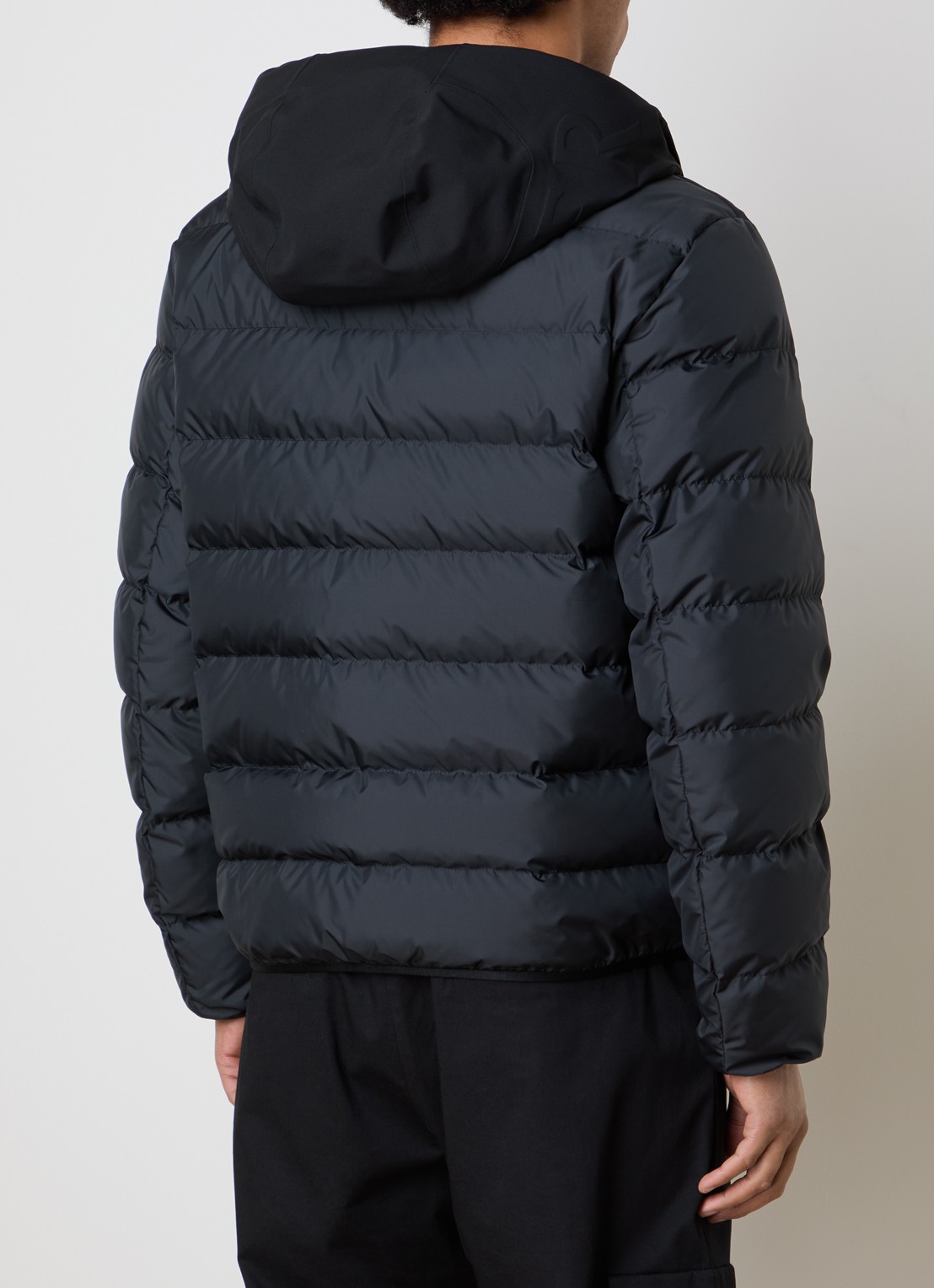 Moncler Puffer jack met donsvulling en capuchon - achterkant zwart