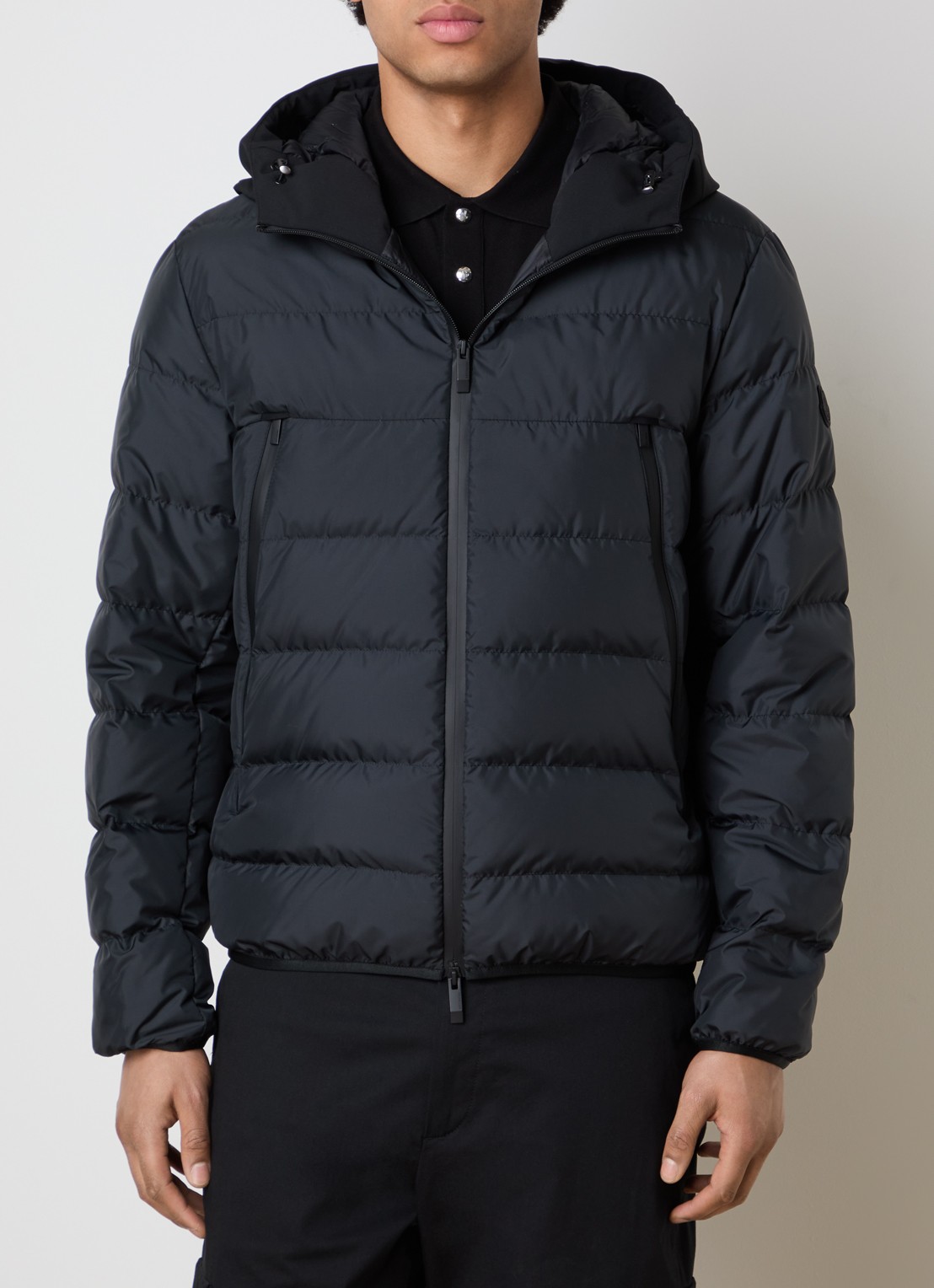 Moncler Puffer jack met donsvulling en capuchon - detail 4 zwart