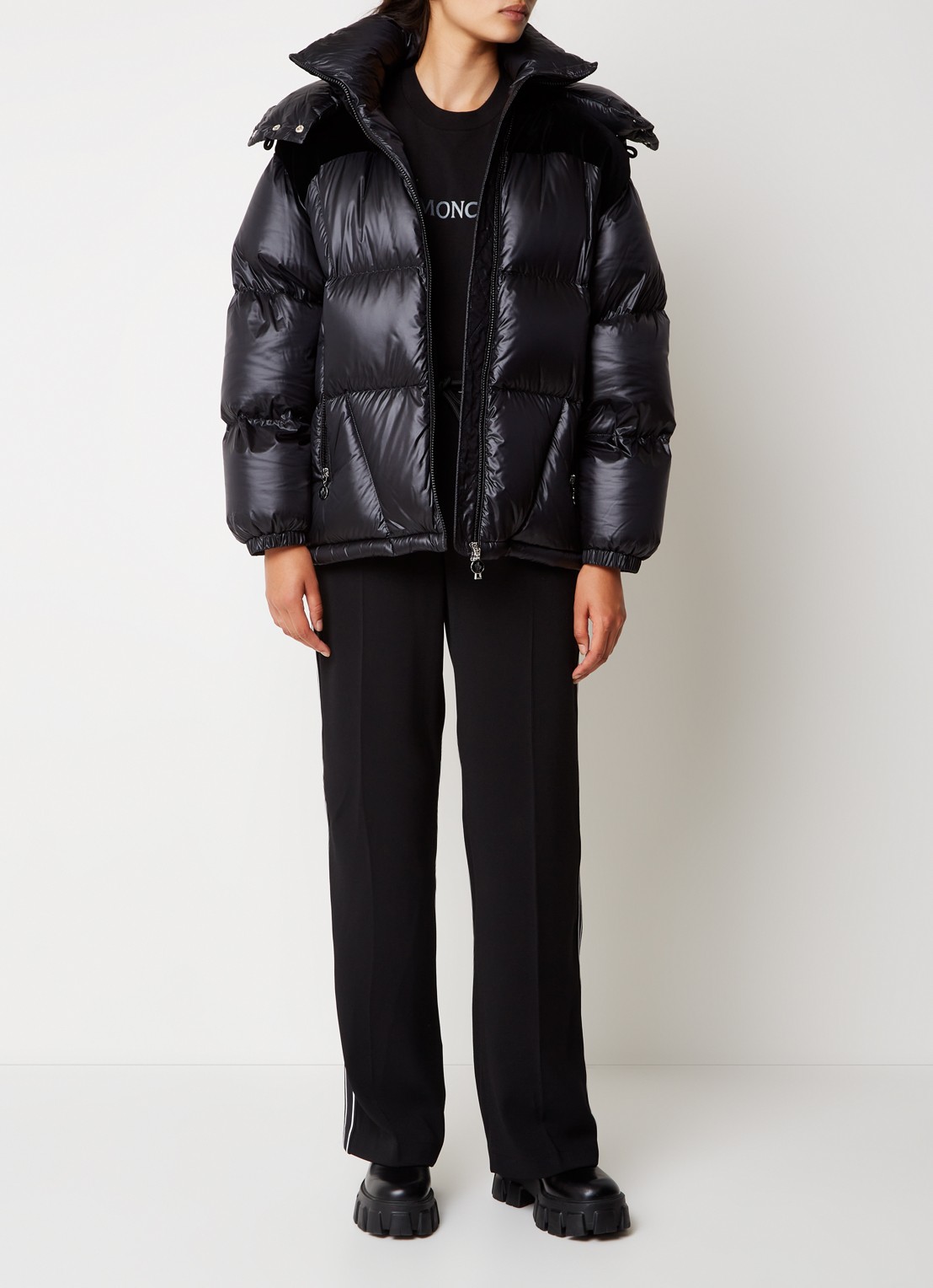 Moncler Puffer jack met donsvulling en details van fluweel - voorkant 2 zwart