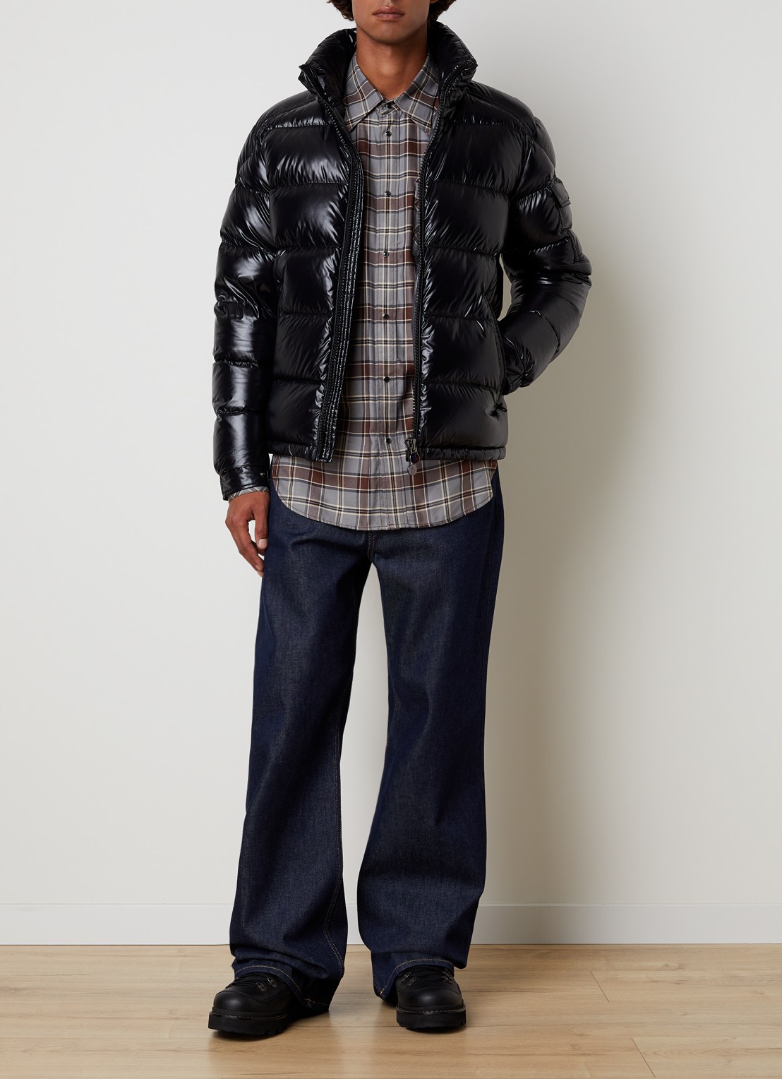 Moncler Puffer jack met donsvulling en ritszakken - voorkant 6 zwart