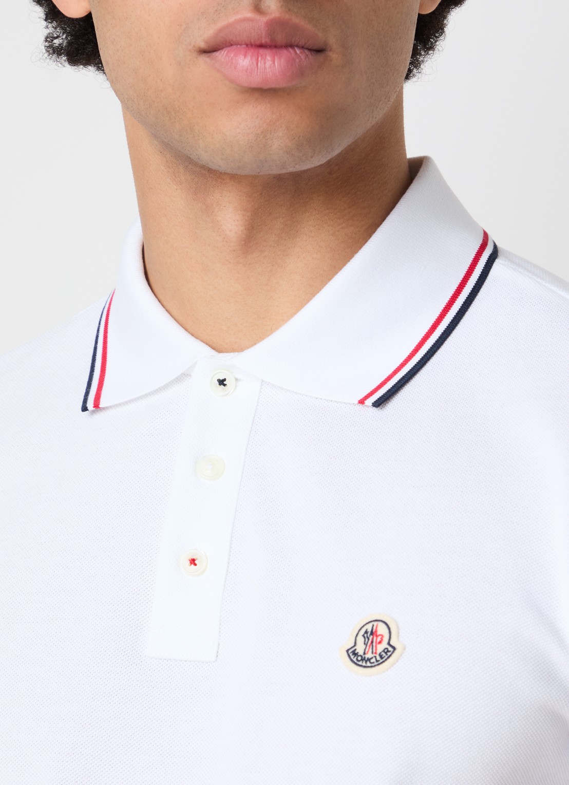 Moncler Regular fit polo van piqué katoen met logo - detail 3 wit