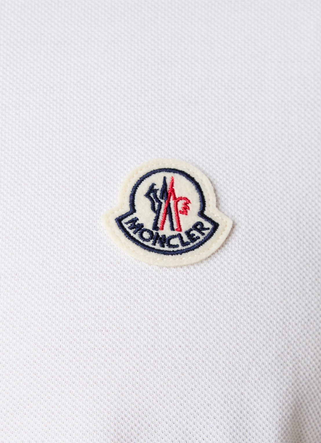 Moncler Regular fit polo van piqué katoen met logoborduring - detail 2 wit