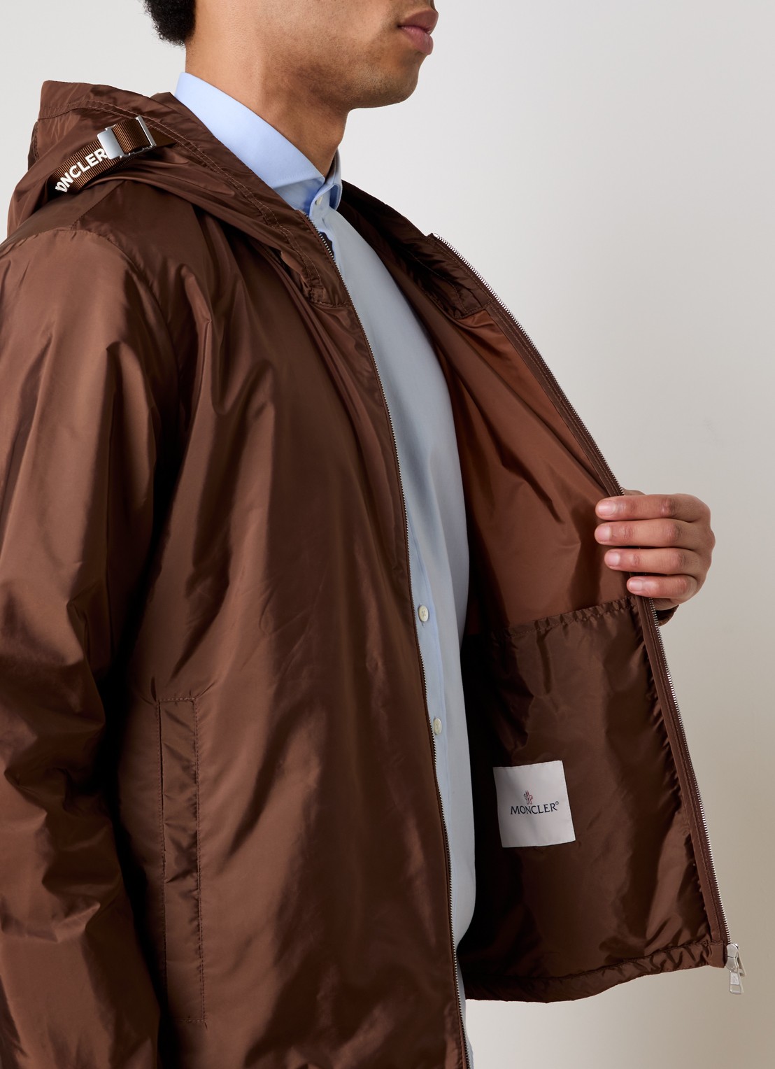 Moncler Remoray windjack met capuchon en steekzakken - detail 5 bruin