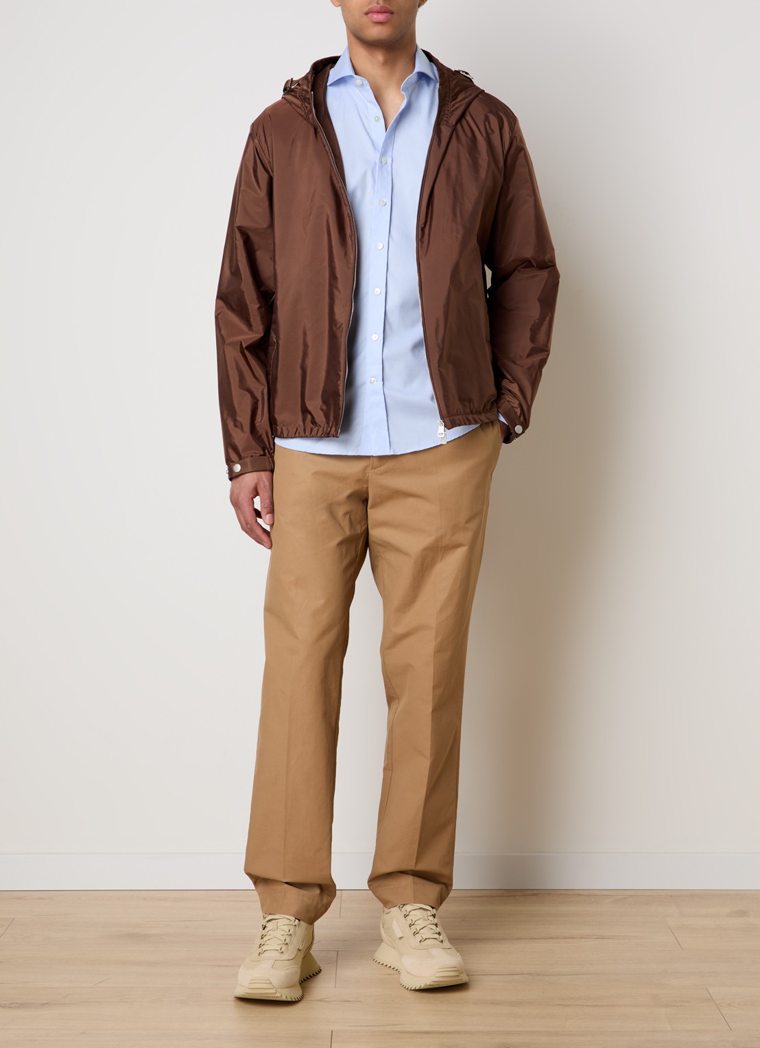 Moncler Remoray windjack met capuchon en steekzakken - voorkant 2 bruin