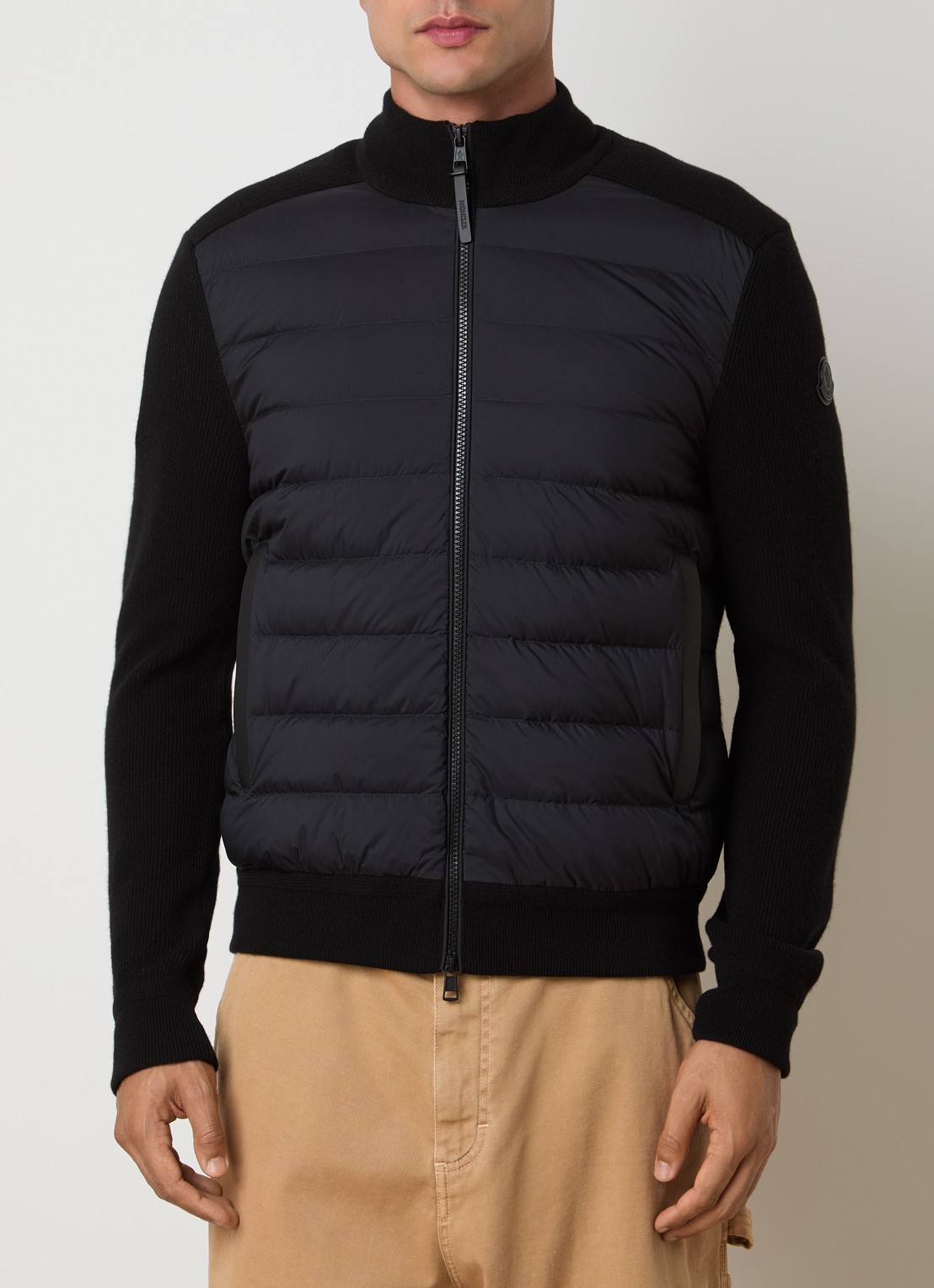 Moncler Ribgebreid vest in kajsmierblend met gewatteerd voorpand - detail 2 zwart