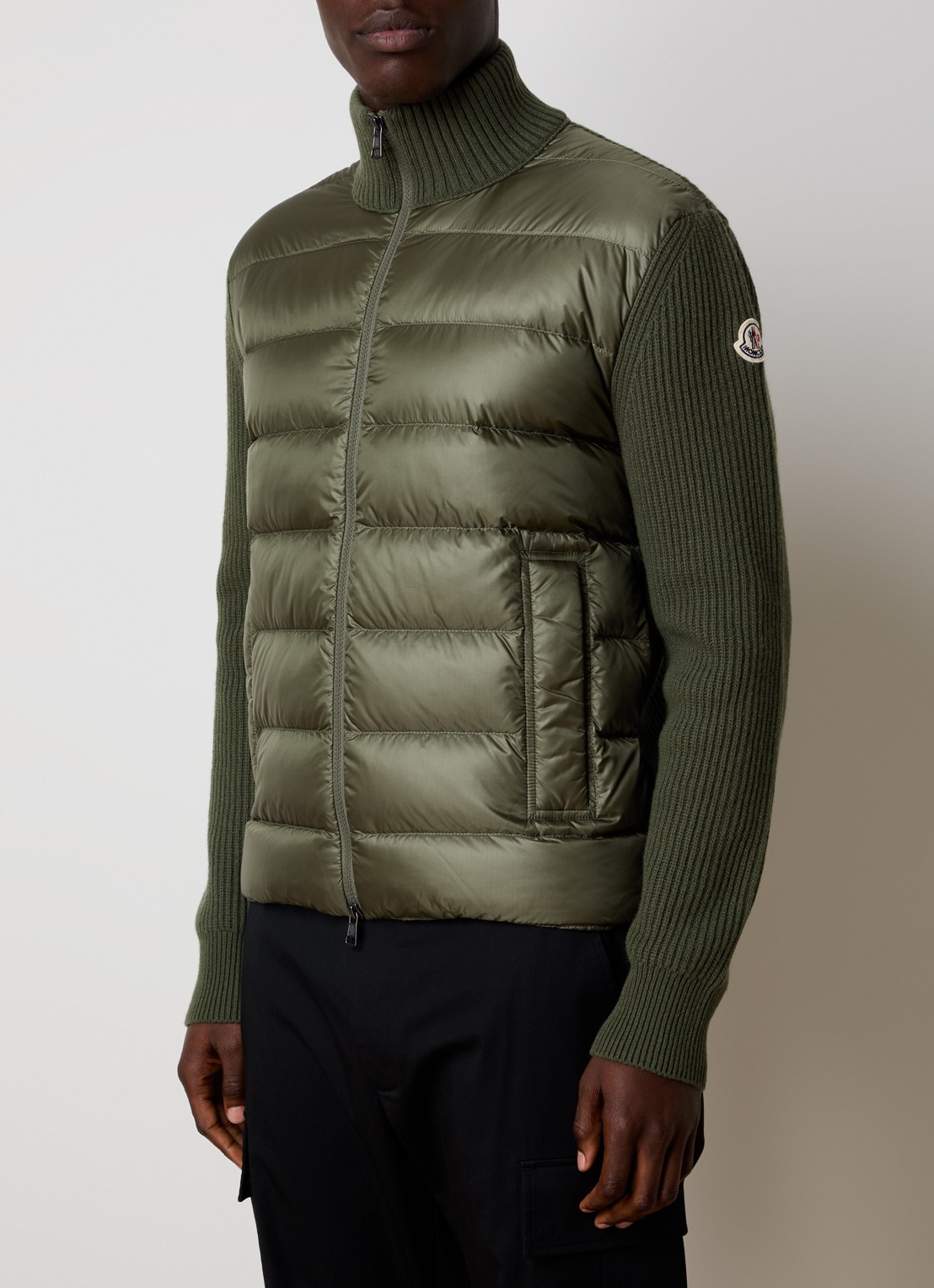 Moncler Ribgebreid vest in kasjmierblend met gewatteerd voorpand - detail 3 legergroen