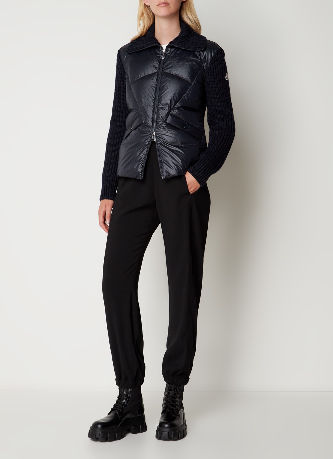 Moncler Ribgebreid vest in wolblend met gewatteerd voorpand - voorkant 3 donkerblauw