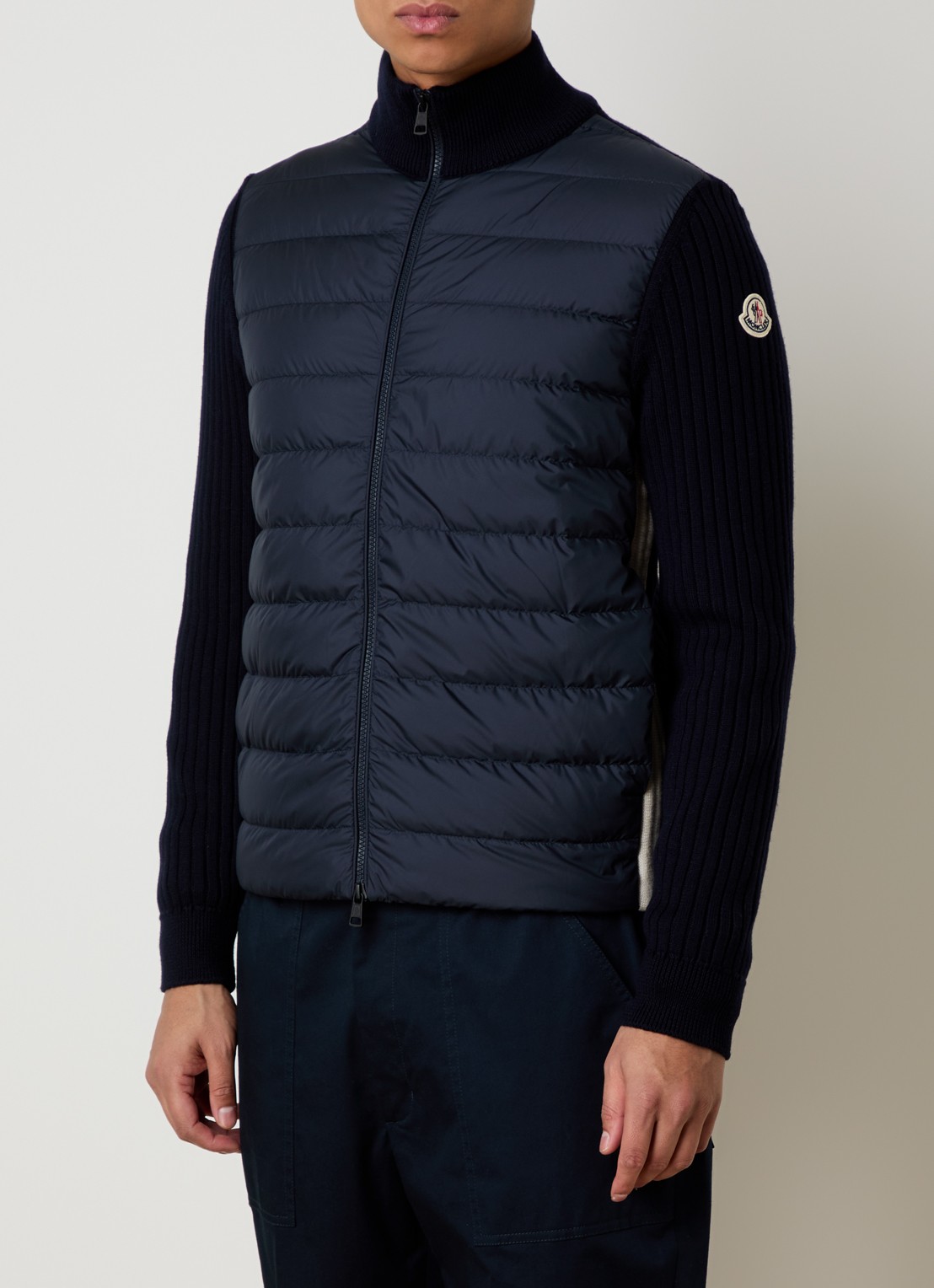 Moncler Ribgebreid vest met gewatteerd voorpand en logo - detail 4 blauw