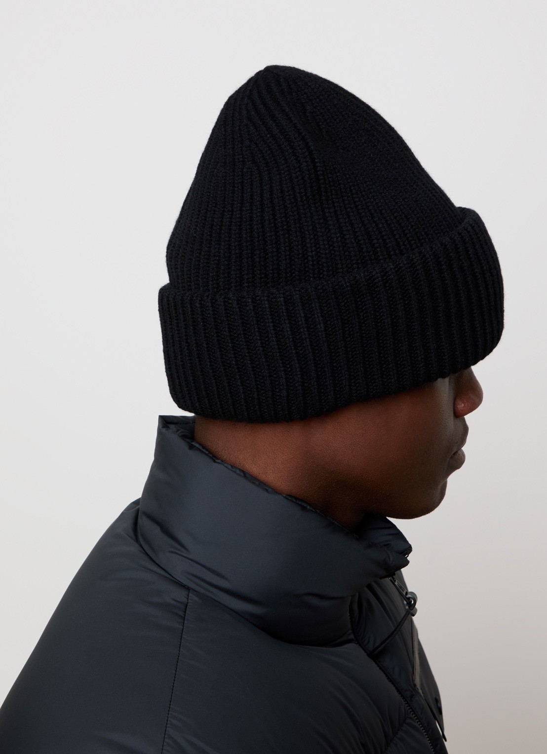 Moncler Ribgebreide muts in kasjmierblend met logo - voorkant 2 zwart