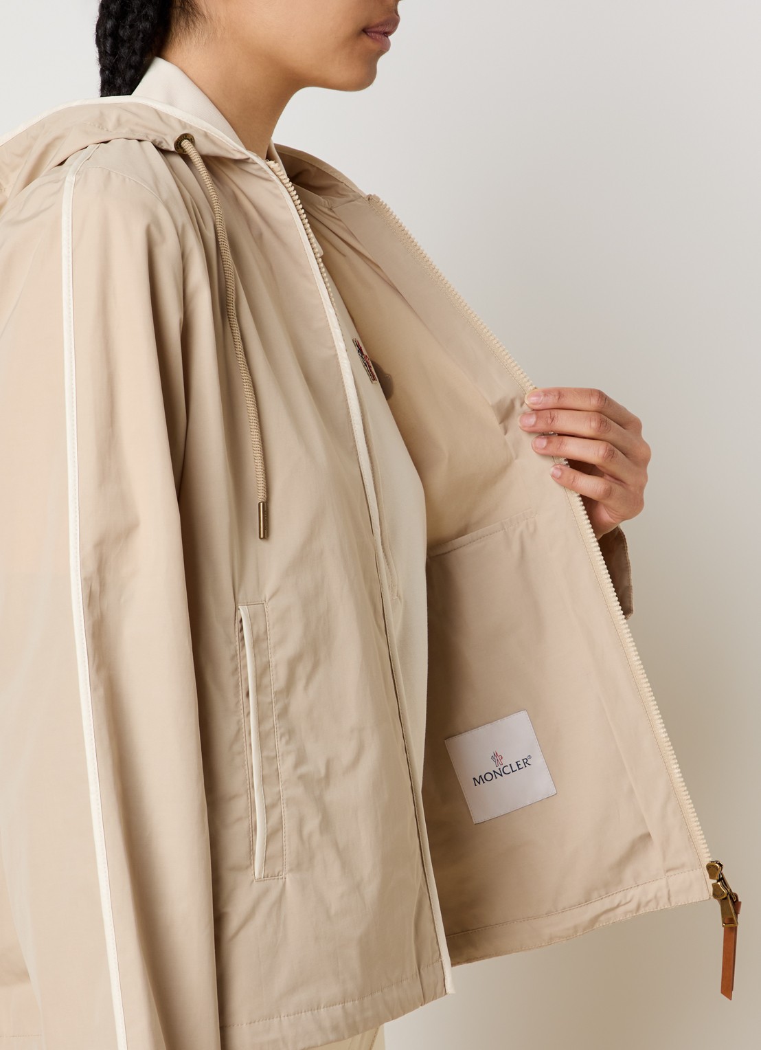 Moncler Sarracenia windjack met capuchon en steekzakken - detail 2 beige