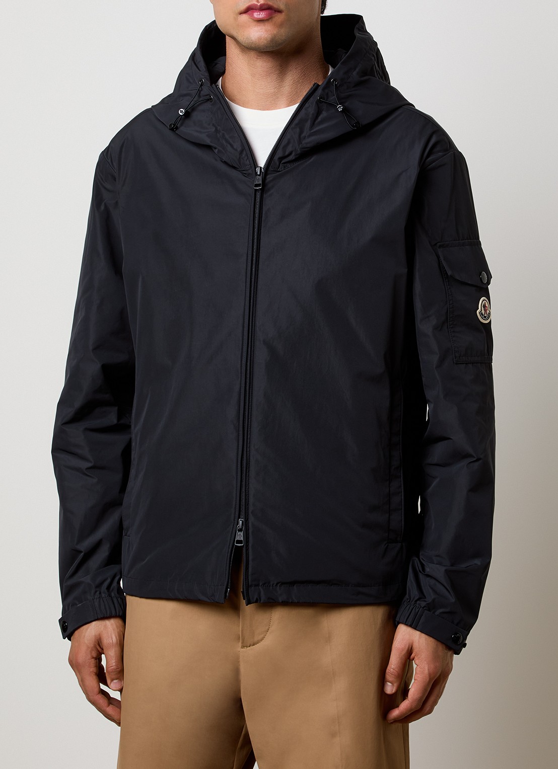 Moncler Sassiere windjack met capuchon en steekzakken - detail zwart