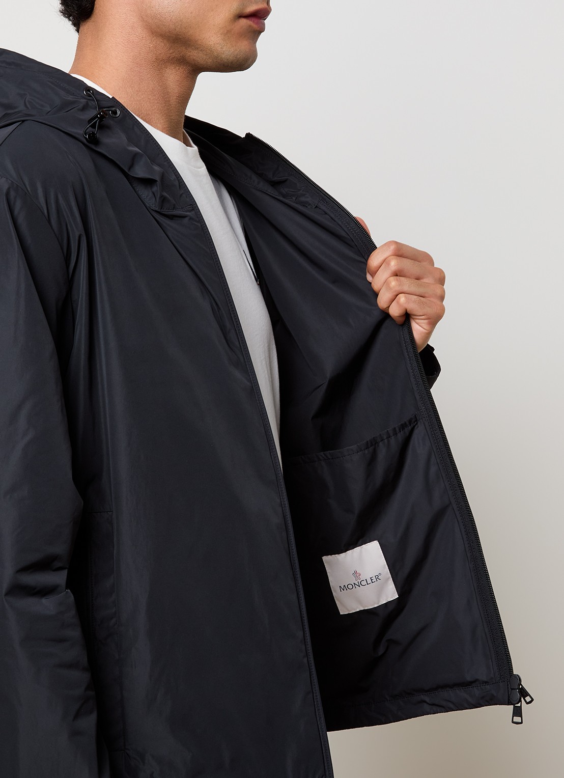 Moncler Sassiere windjack met capuchon en steekzakken - detail 2 zwart
