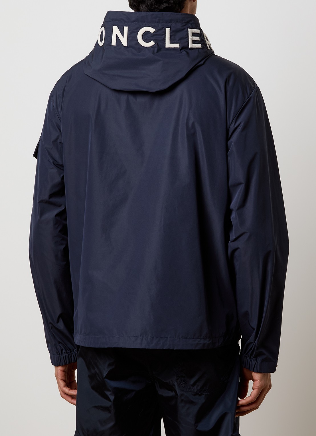 Moncler Sassiere windjack met capuchon en steekzakken - achterkant 6 donkerblauw