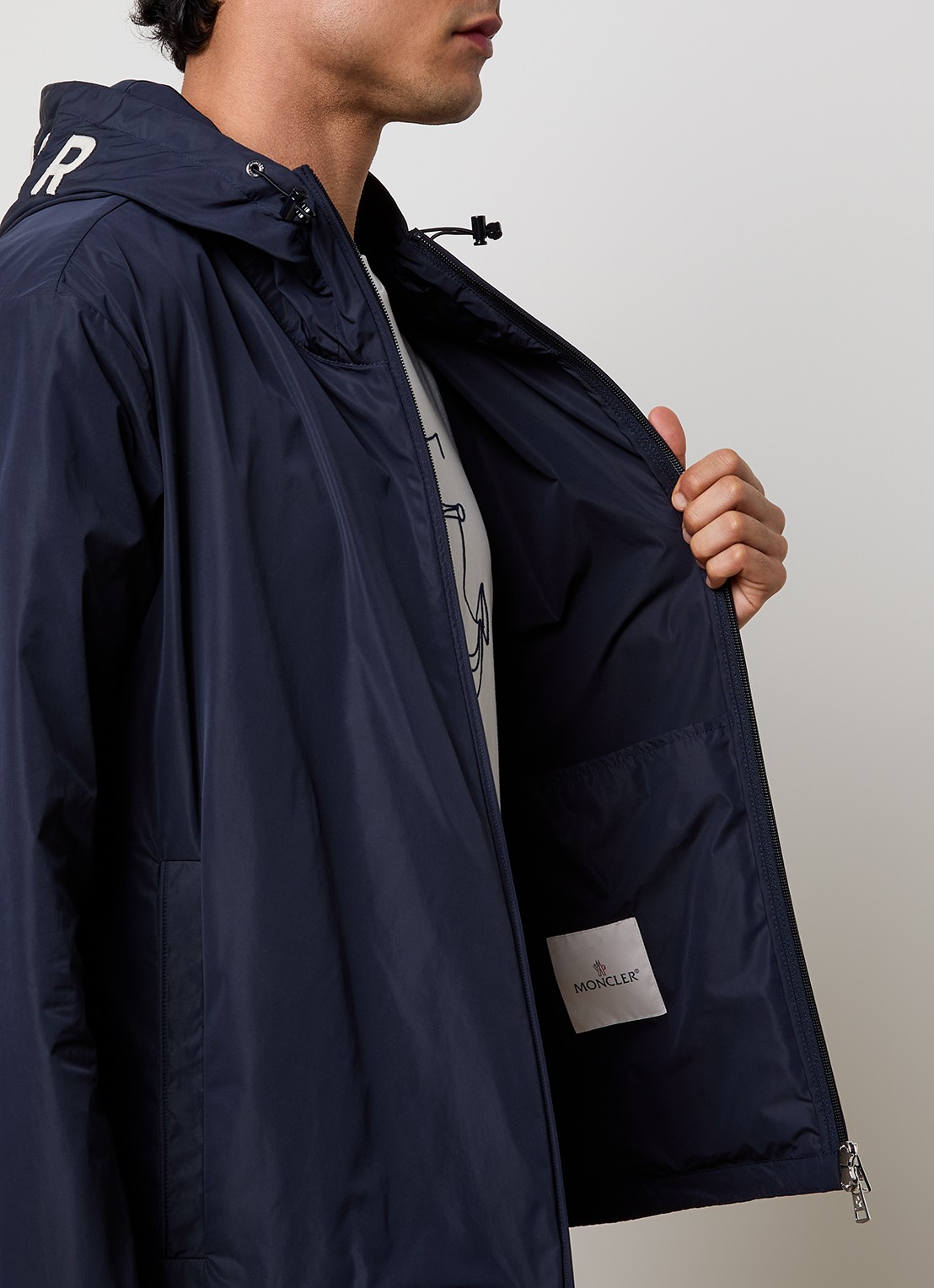 Moncler Sassiere windjack met capuchon en steekzakken - detail 2 donkerblauw