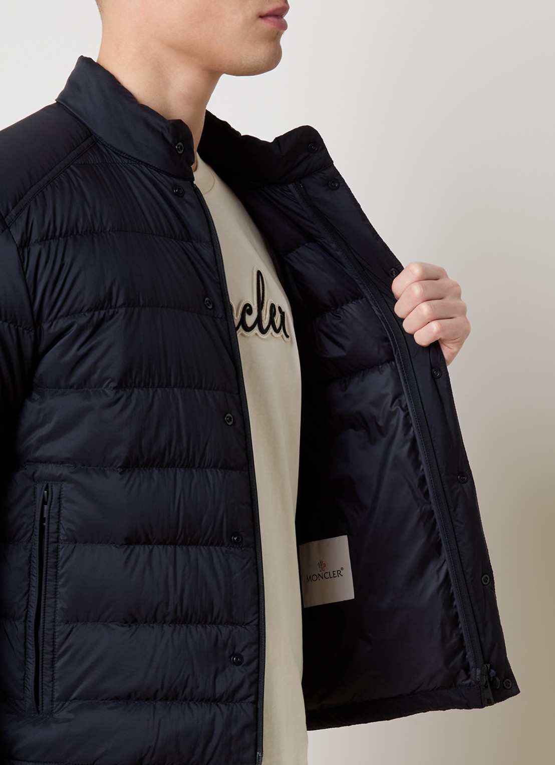 Moncler Selves gewatteerde jas met capuchon en ritszakken - detail 3 donkerblauw