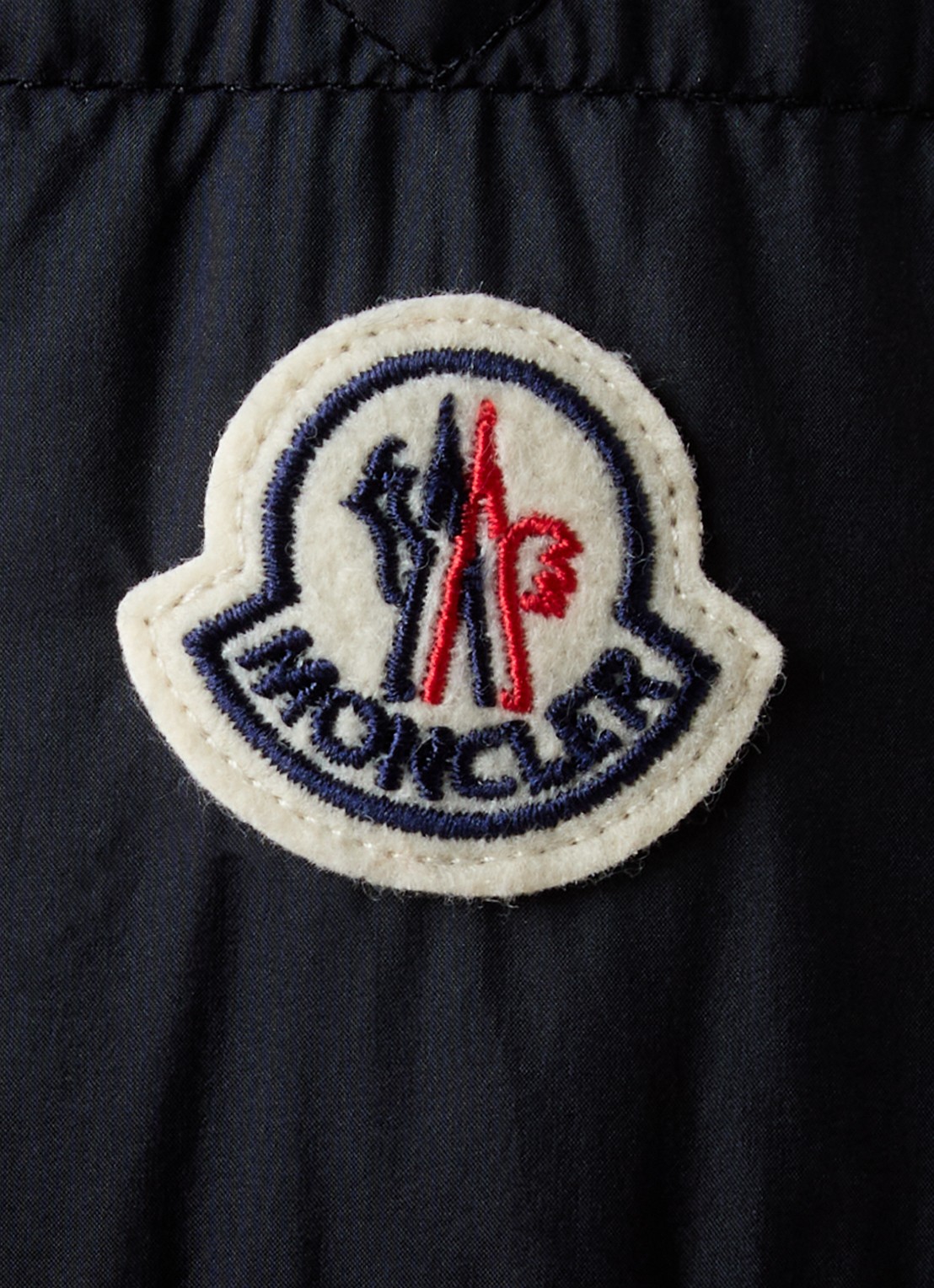 Moncler Selves gewatteerde jas met capuchon en ritszakken - detail 4 donkerblauw