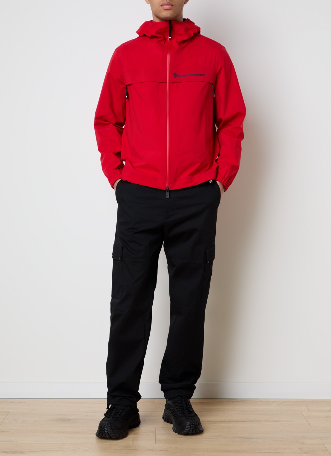 Moncler Shipton Gore-Tex windjack met logoborduring en ritszakken - voorkant 3 rood