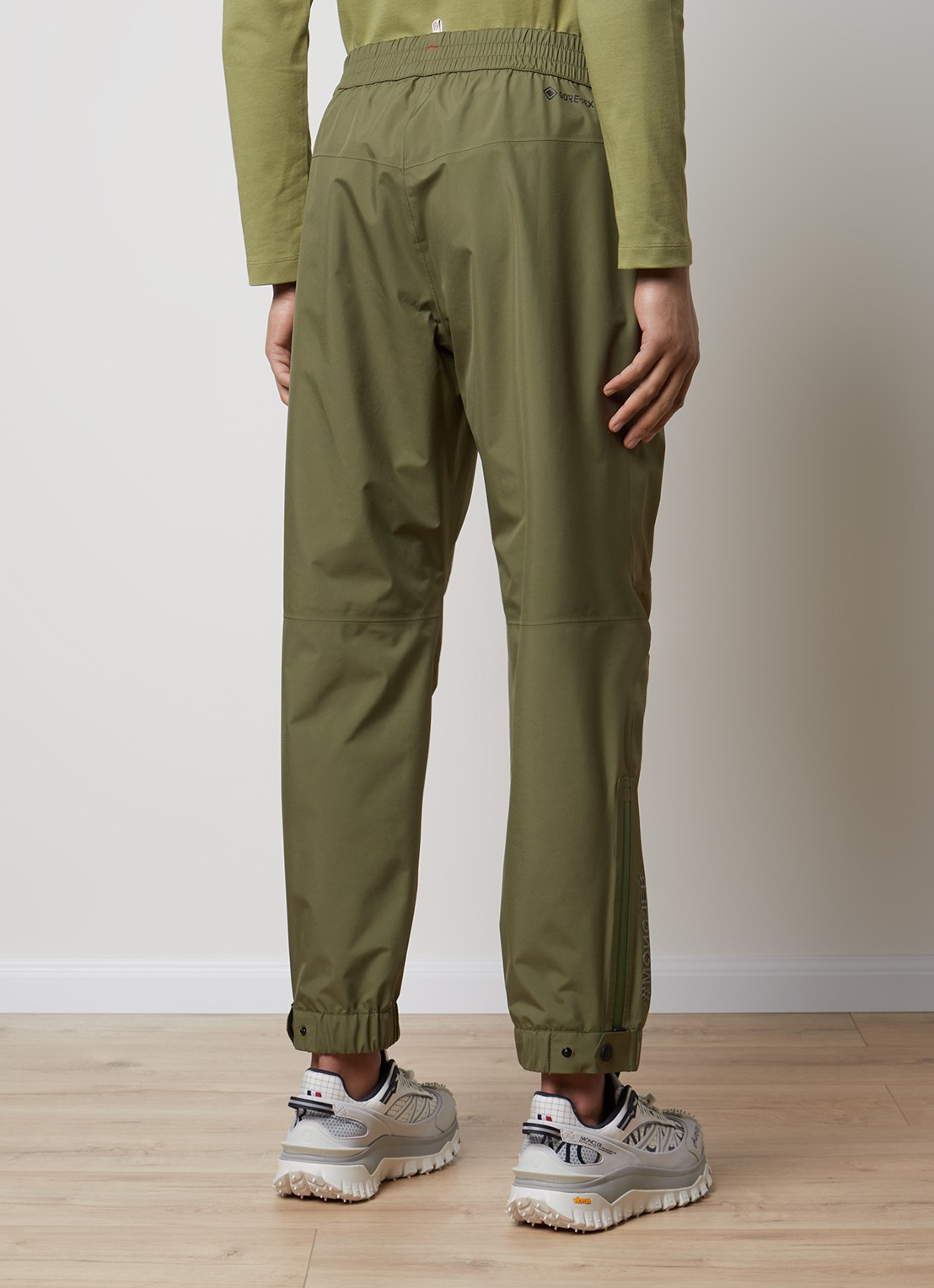 Moncler Slim fit trackpants met ritszakken - achterkant 4 mosgroen