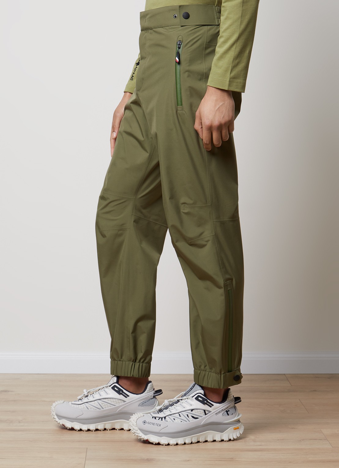 Moncler Slim fit trackpants met ritszakken - detail 2 mosgroen