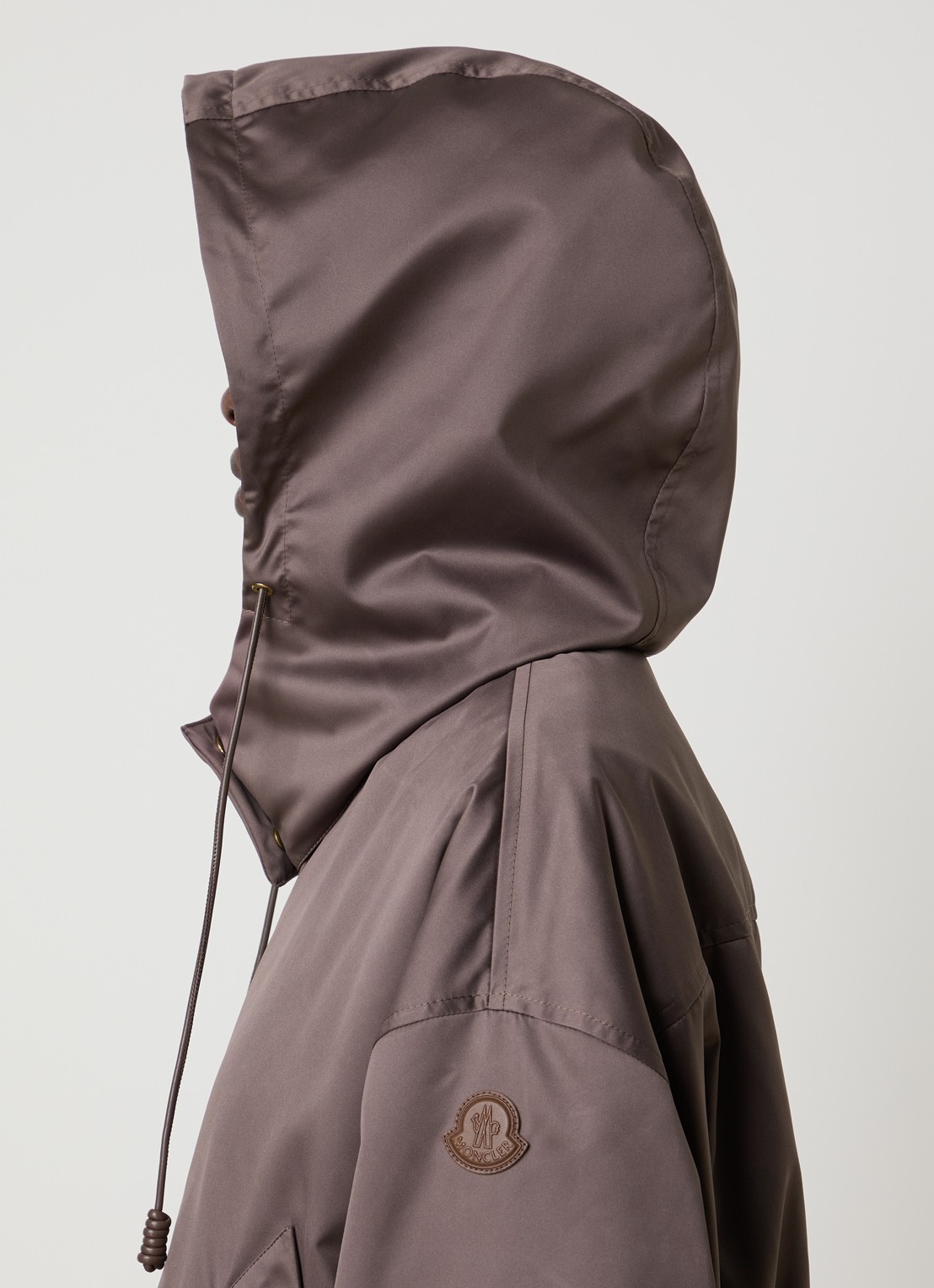 Moncler Softshell bomberjack met steekzakken en glanzende finish - detail 4 taupe