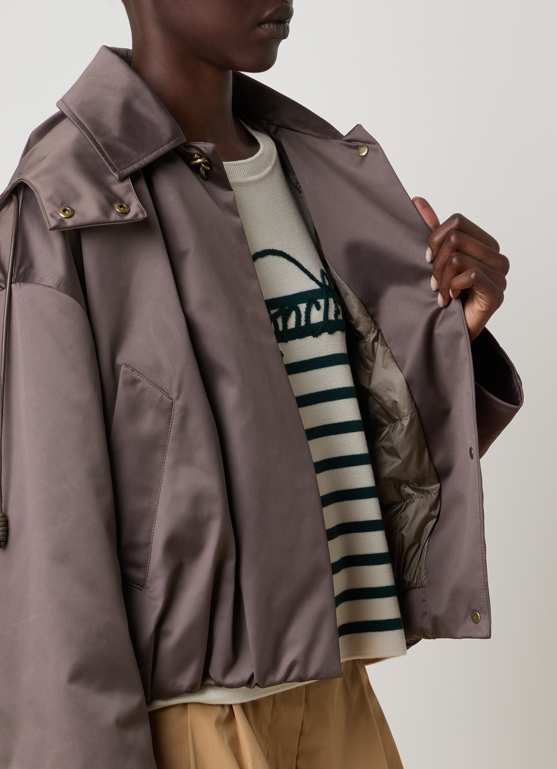 Moncler Softshell bomberjack met steekzakken en glanzende finish - detail 5 taupe