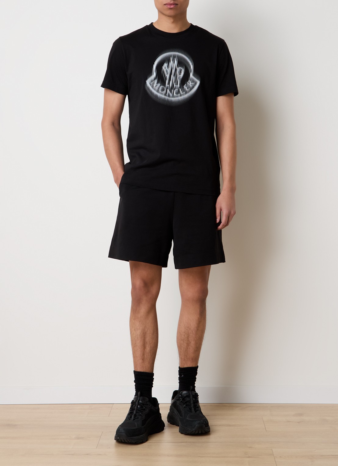 Moncler Straight fit korte joggingbroek met steekzakken - voorkant 5 zwart