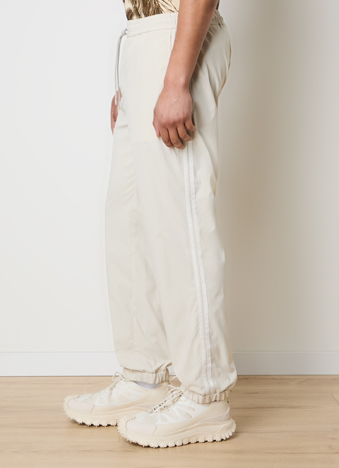 Moncler Straight fit trackpants met trekkoord en steekzakken - detail 5 beige