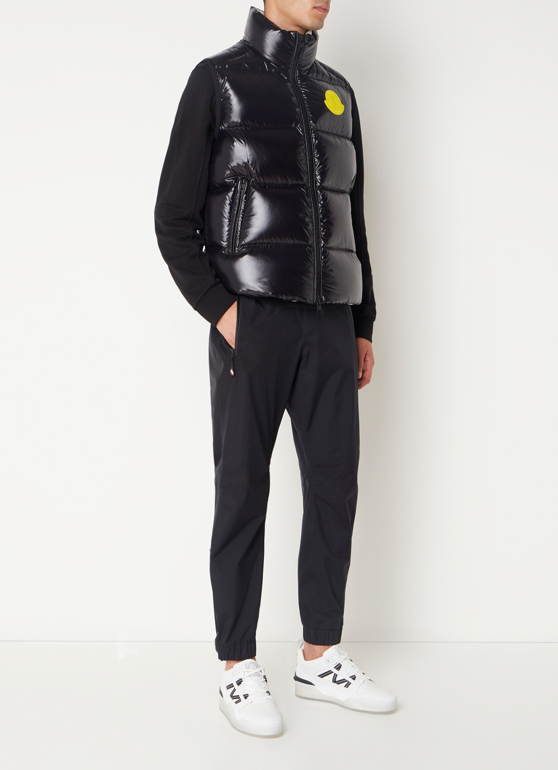 Moncler Sumido gewatteerd bodywarmer met donsvulling en logo - voorkant 6 zwart
