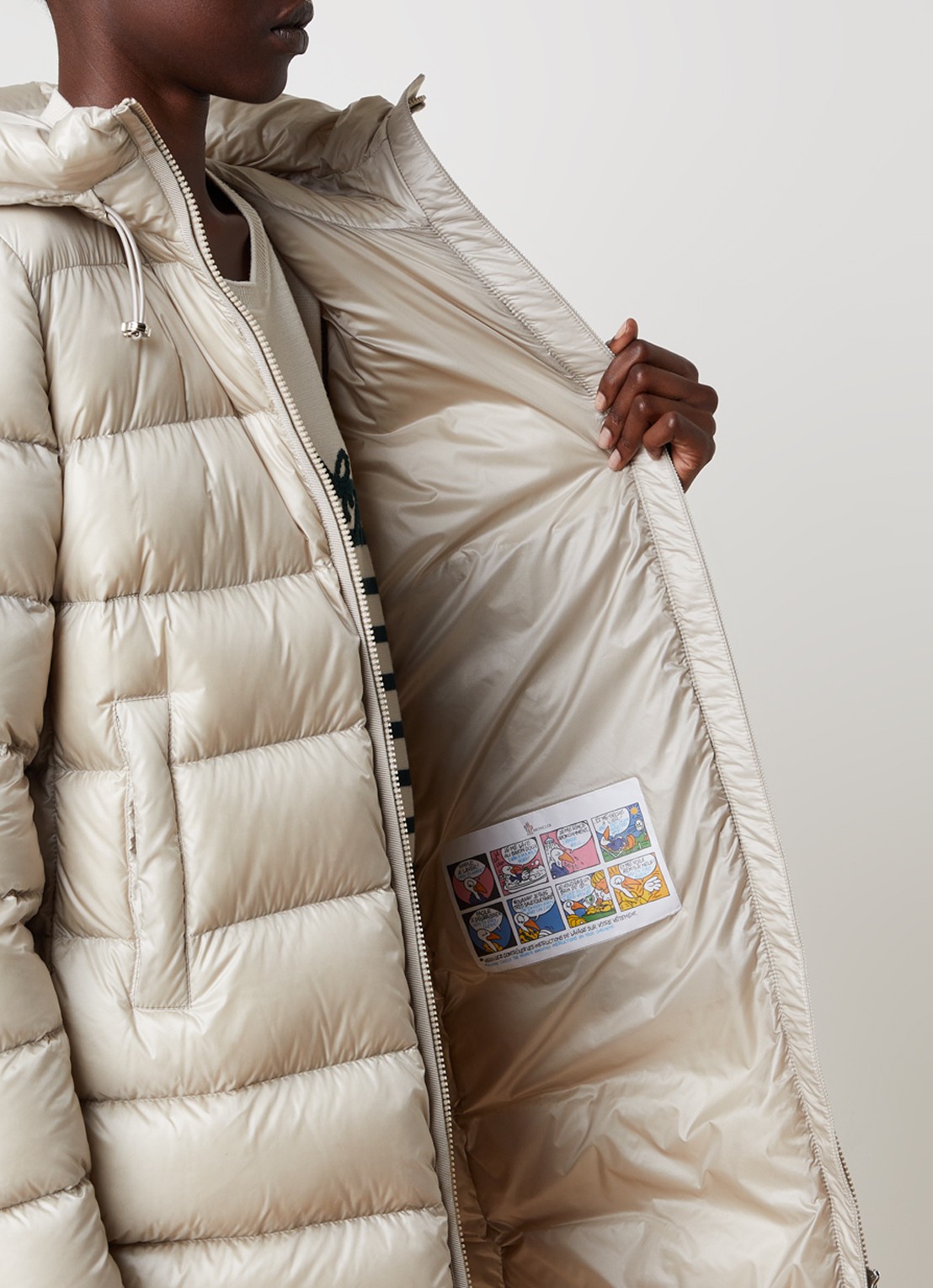 Moncler Suyenne longline pufferjas met donsvulling - detail 4 beige