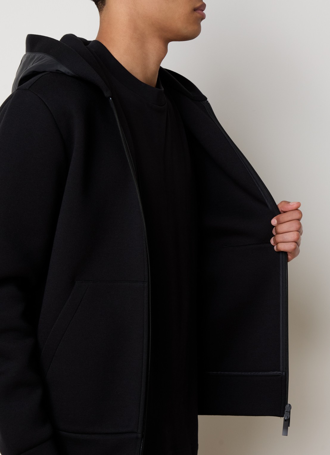 Moncler Sweatvest met capuchon en logo - detail 6 zwart