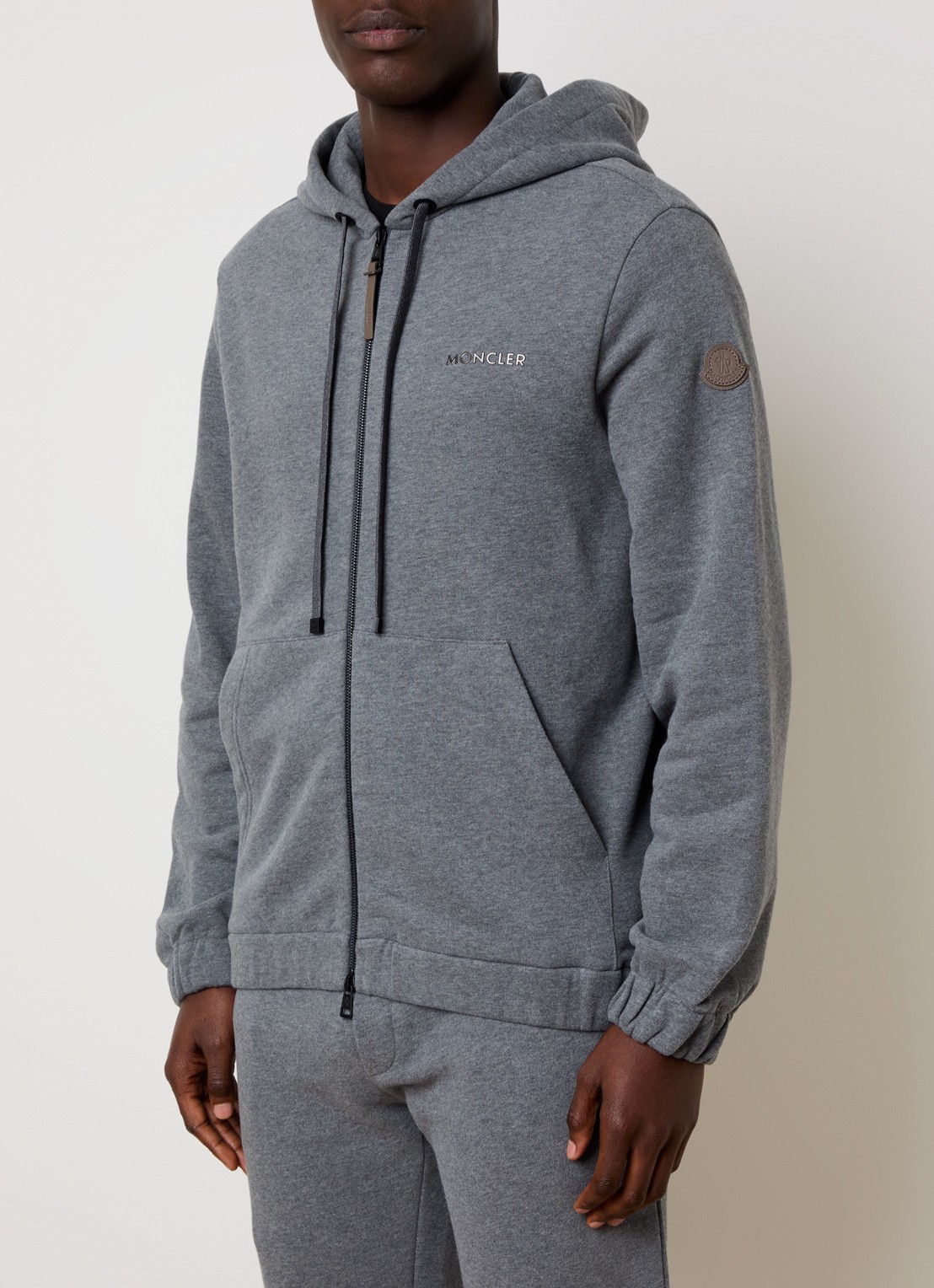 Moncler Sweatvest met capuchon en logo - detail donkergrijs