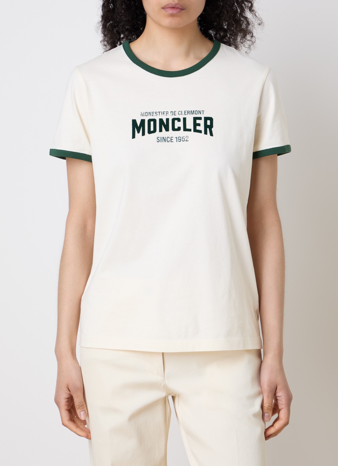 Moncler T-shirt met flock logoprint - detail creme